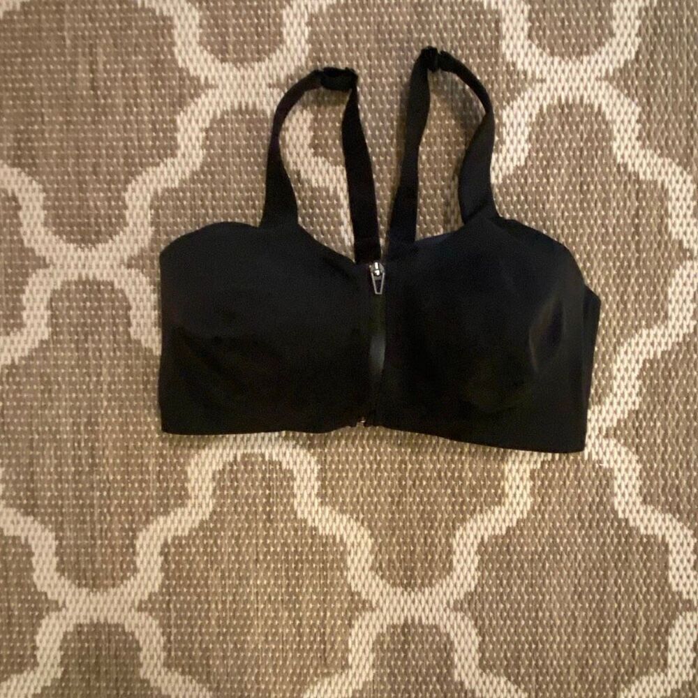 Victoria’s Secret knockout sports bra size 36DDD